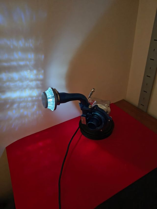 Lampada con turbina blu