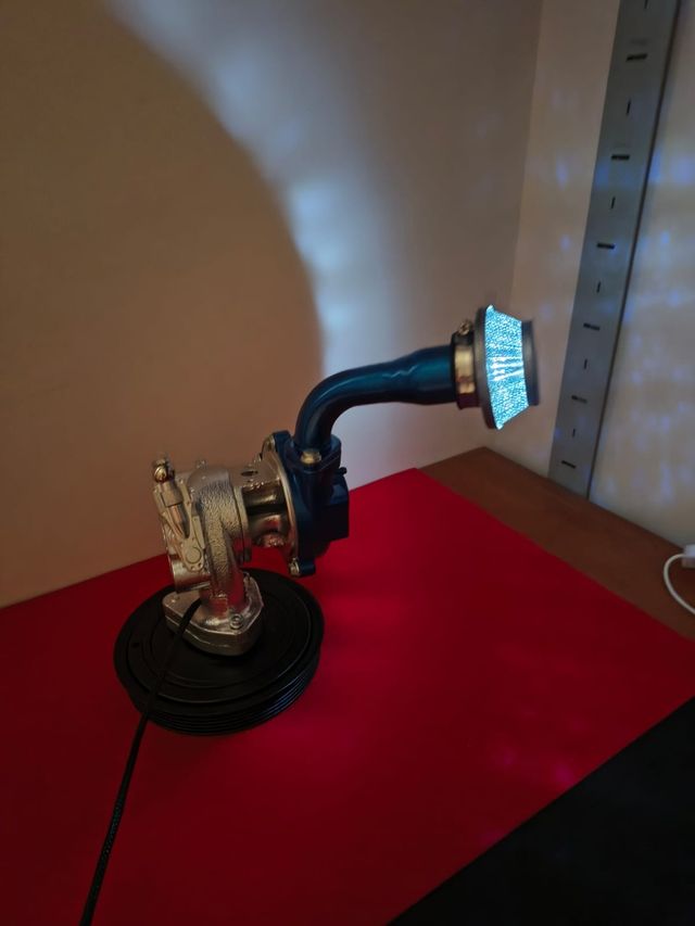 Lampada con turbina blu