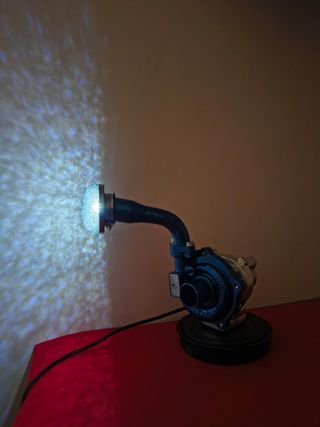 Lampada con turbina blu