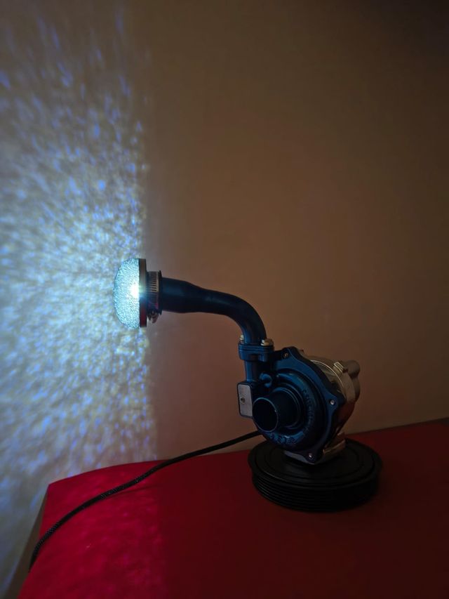 Lampada con turbina blu