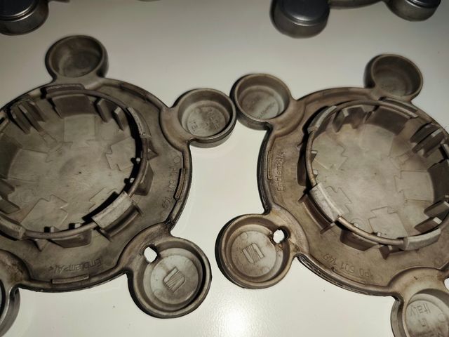 Tapabujes Seat León  ORIGINALES