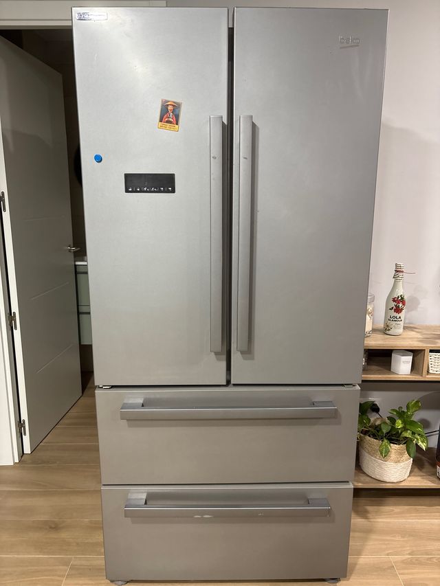 Frigorífico Americano Beko Gris.