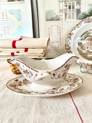 Salsera antigua con plato Mignardise Terre de Fer