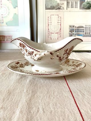 Salsera antigua con plato Mignardise Terre de Fer