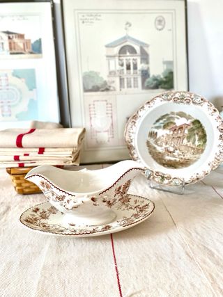 Salsera antigua con plato Mignardise Terre de Fer