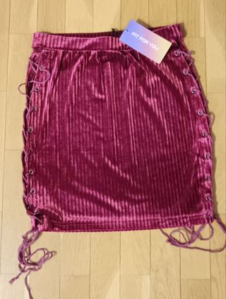 Falda SHEIN color burdeos con cordones