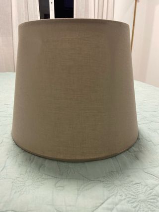 Pantalla de lámpara beige-gris de tela