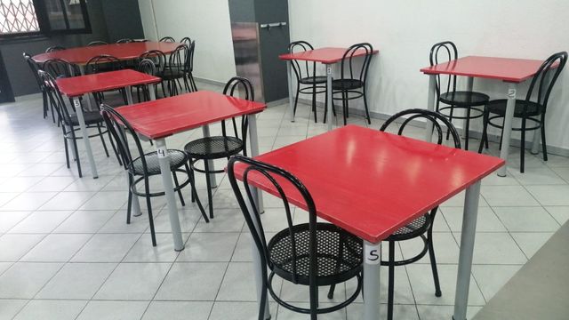 Lote Hostelería: Mesas,menaje,platos,bandejas...