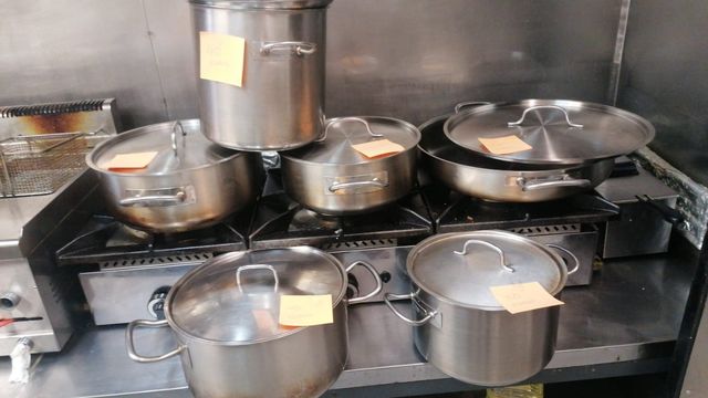 Lote Hostelería: Mesas,menaje,platos,bandejas...