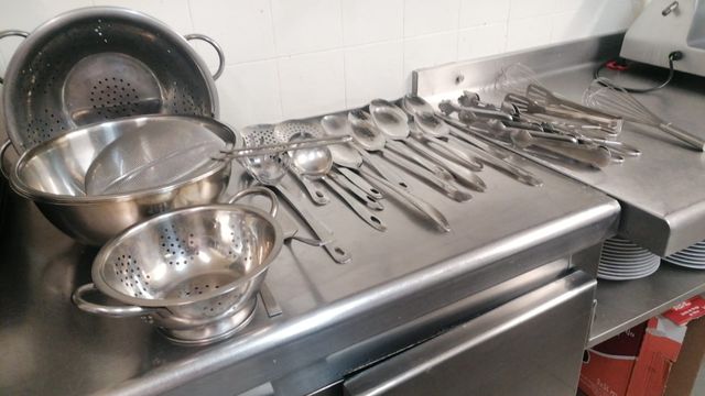 Lote Hostelería: Mesas,menaje,platos,bandejas...