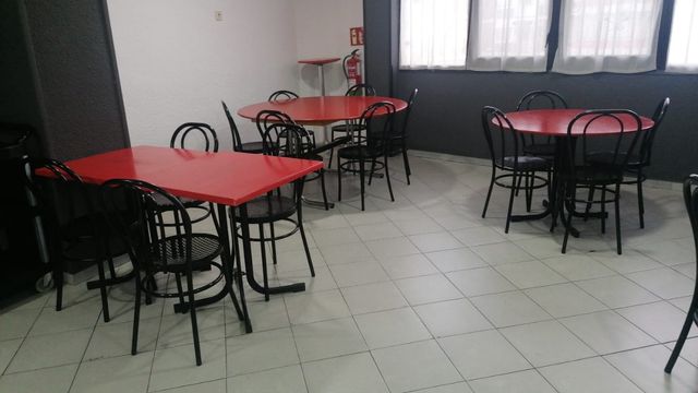 Lote Hostelería: Mesas,menaje,platos,bandejas...