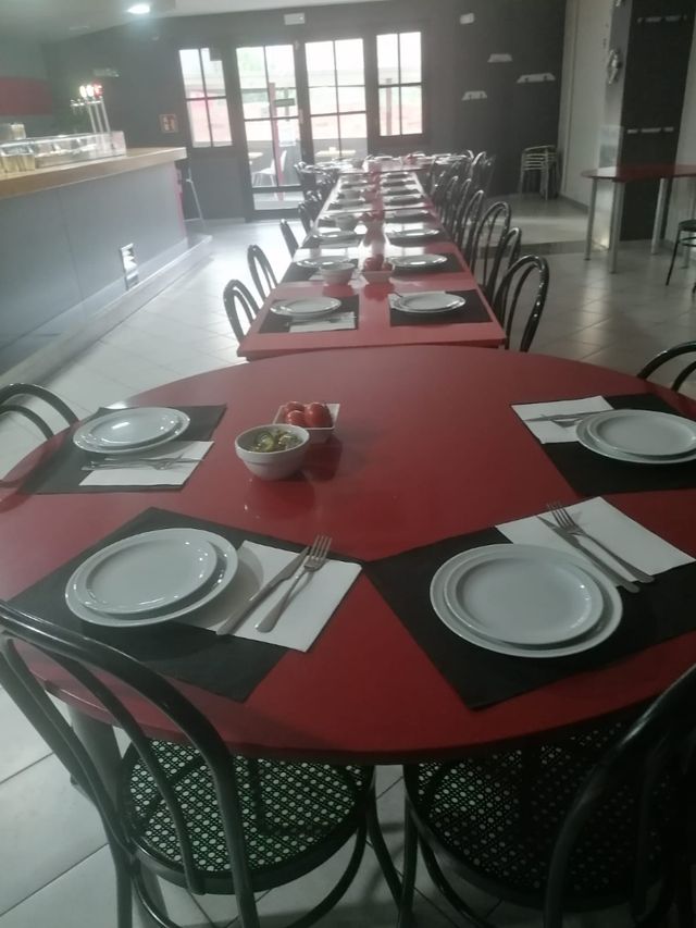 Lote Hostelería: Mesas,menaje,platos,bandejas...
