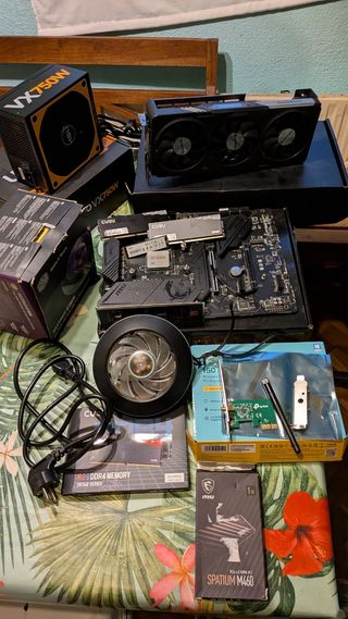 Ryzen 7 5700X 1TB 16@3600RGB FA 750W PB B550