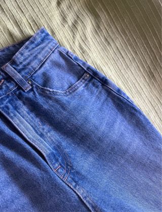 Pantalón vaquero ancho color azul 