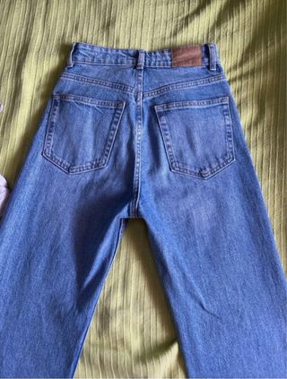 Pantalón vaquero ancho color azul 