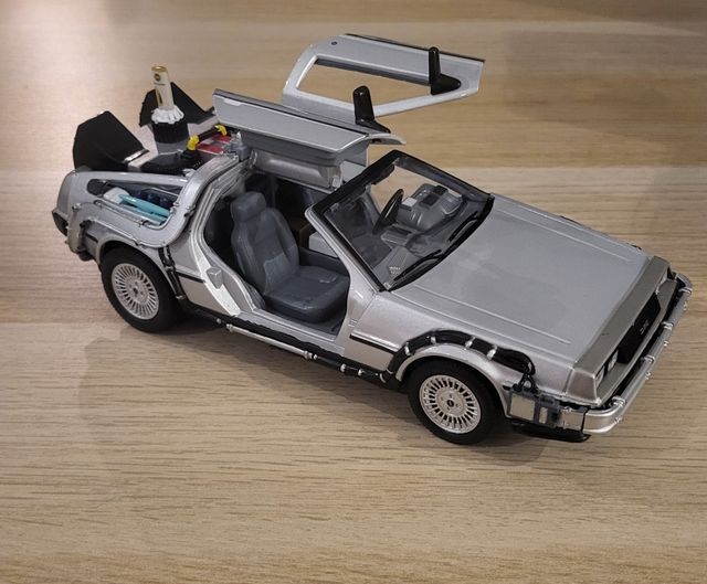 DeLorean Máquina del Tiempo 2, Regreso al Futuro