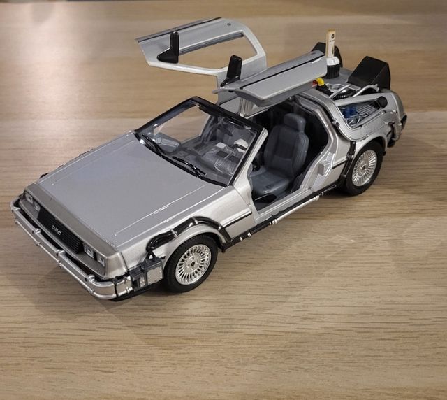 DeLorean Máquina del Tiempo 2, Regreso al Futuro