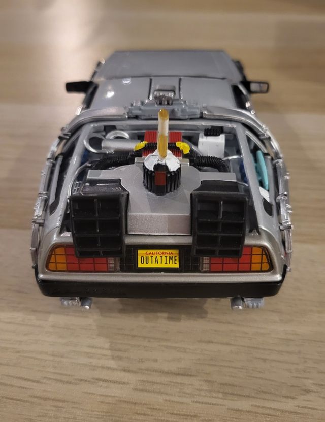 DeLorean Máquina del Tiempo 2, Regreso al Futuro