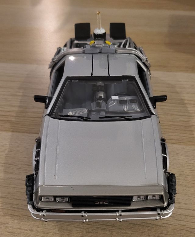 DeLorean Máquina del Tiempo 2, Regreso al Futuro