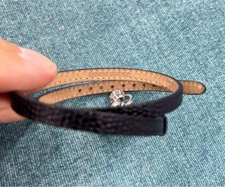 Pulsera Guess Piel Negra y Plata con Circonita