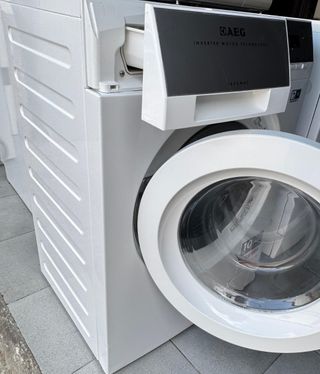 LAVADORA AEG DE 8 KILOS 
