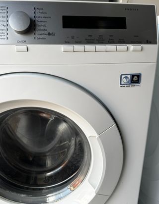 LAVADORA AEG DE 8 KILOS 

