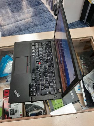 Portátil Lenovo Thinkpad X260 i5 8GB RAM 240GB SSD
