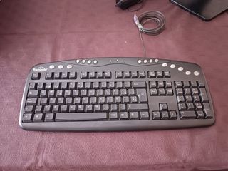 Teclado y ratón Rainbow negro con cable.