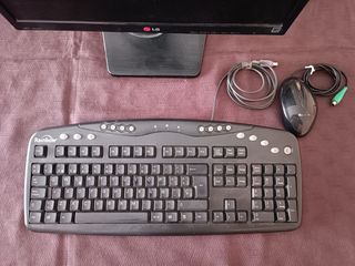 Teclado y ratón Rainbow negro con cable.