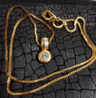Conjunto Joyería Oro chapado y Piedras Blancas.