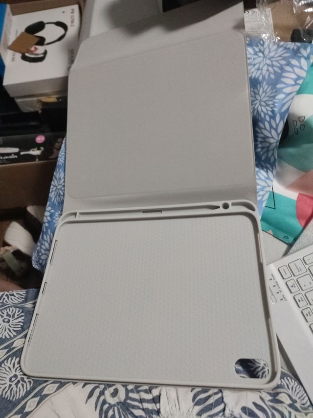 Funda para tablet beige y blanca