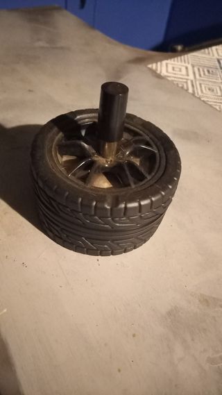 Posacenere a forma di pneumatico