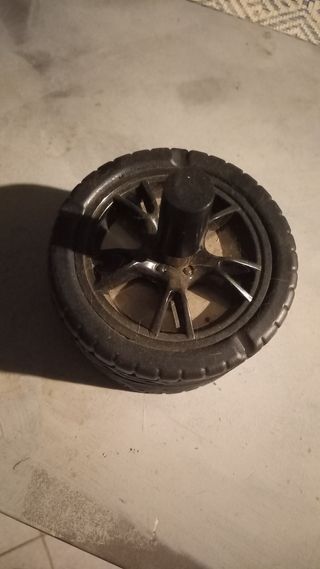 Posacenere a forma di pneumatico