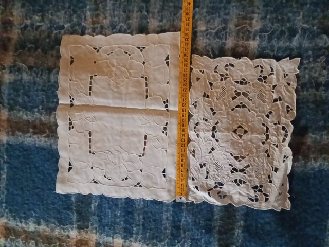 Coppie di centrini runner vintage