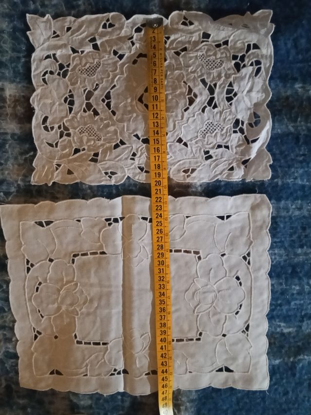 Coppie di centrini runner vintage