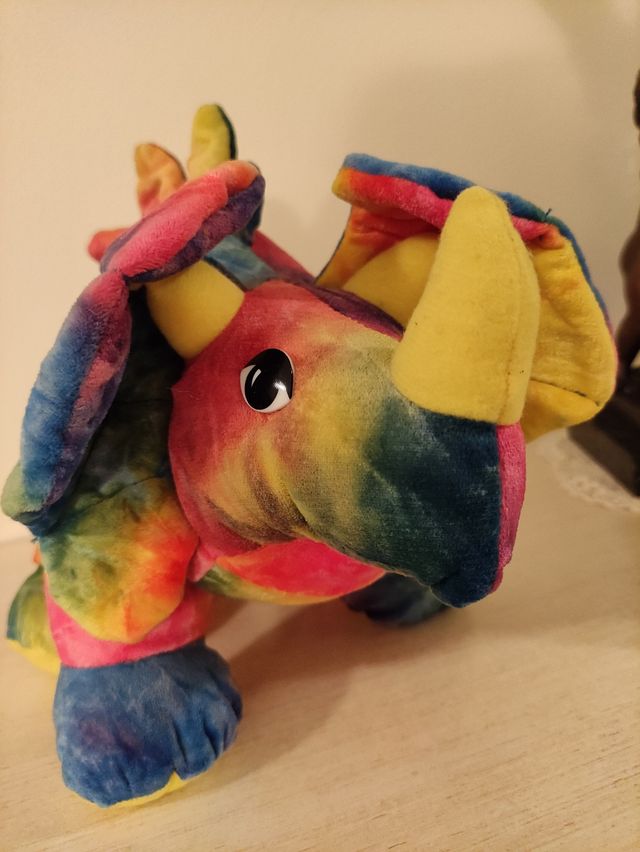 Peluche colorato dinosauro