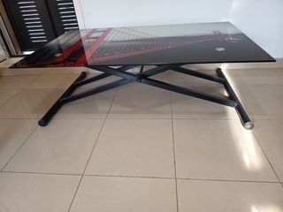 Mesa elevable de cristal y metal baja hasta 38 cm