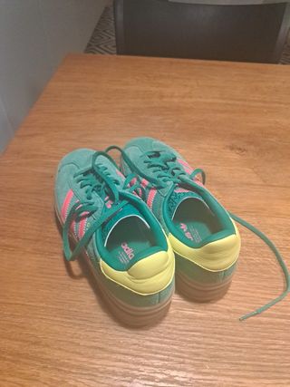 Zapatillas Adidas Gazelle verdes y rosas