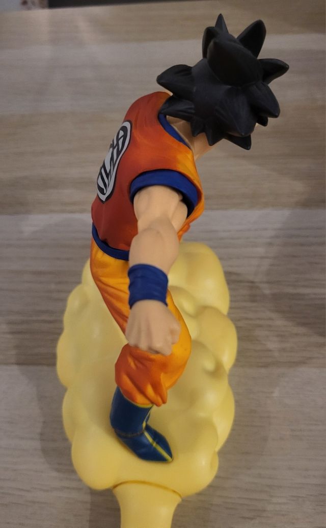 Figura coleccionable Goku Nube Kinton