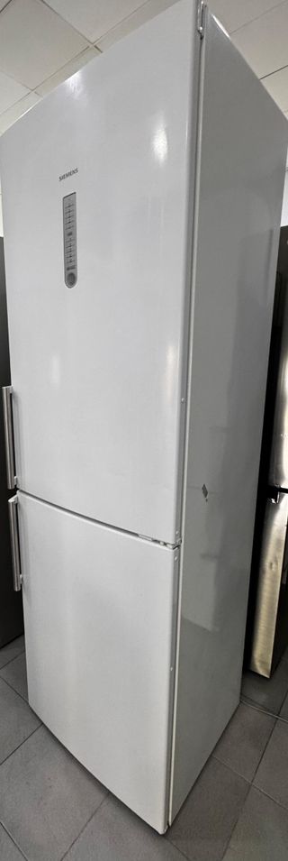 FRIGORÍFICO SIEMENS BLANCO COMBI NO FROST 
