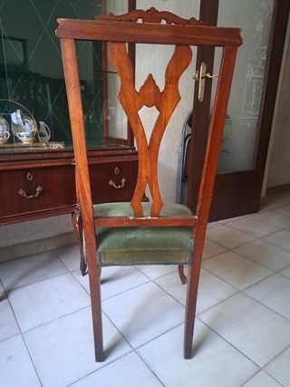 Mesa de comedor con 6 sillas de madera