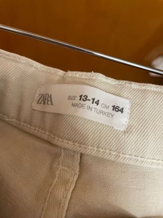 Pantalones cargo beige Zara