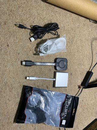 Cables y adaptadores varios