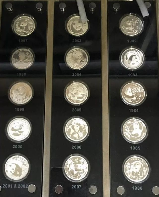 CINA Panda 25 anni 3 Yuan Ag.999 Scatola 1982-2007