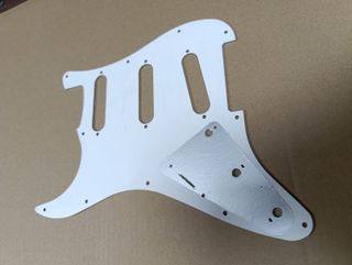 Golpeador Stratocaster SSS rojo tortuga o tortoise