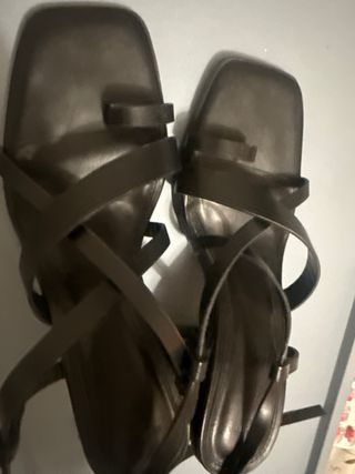 Sandalias Bershka tacón medio negras
