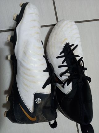 Scarpe da calcio Nike bianche e nere