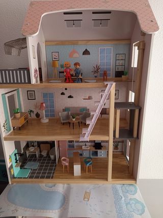Casa de muñecas de madera