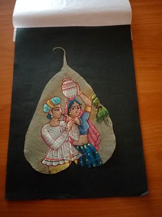 Cinque dipinti su foglie indiani