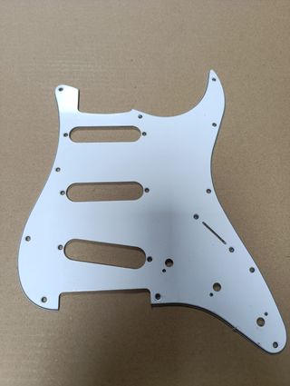 Golpeador Stratocaster SSS blanco 3 capas